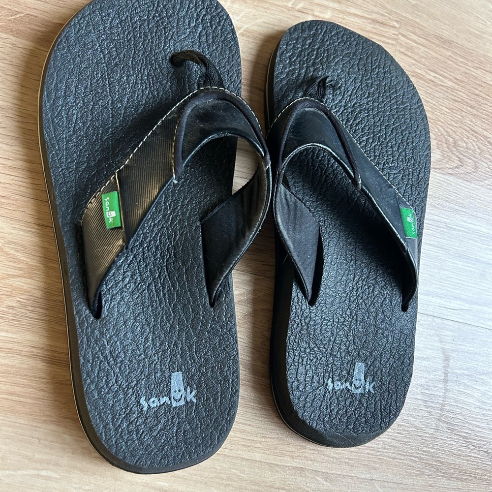 Sanuk Black Flip Flops